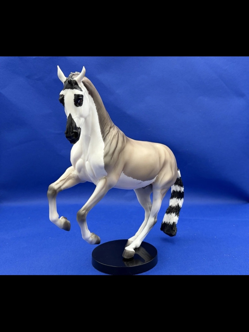 Breyer MANGOKY